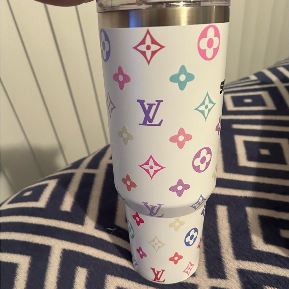 Stanley White Tumbler with Multicolor Pattern - Picture 3 of 9